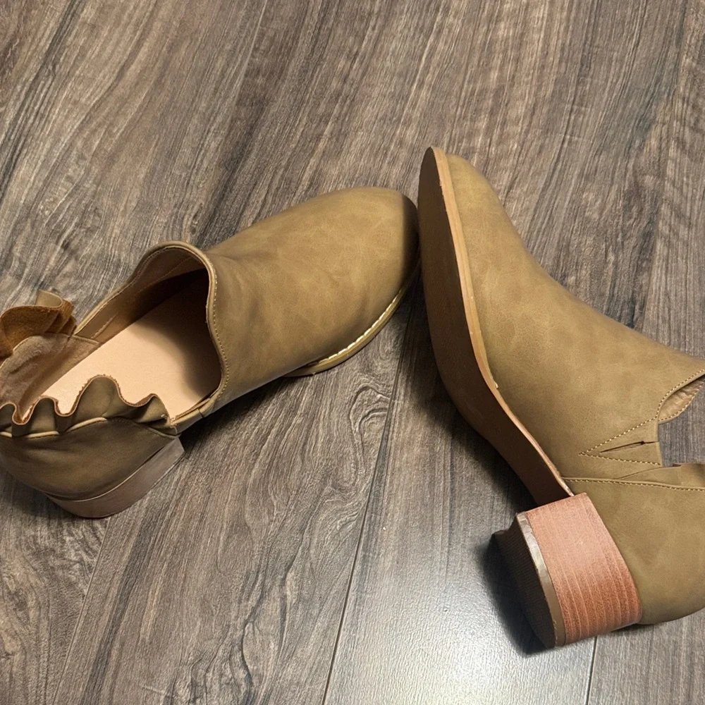 Amazon Brown Ruffle Flats - Picture 2 of 4